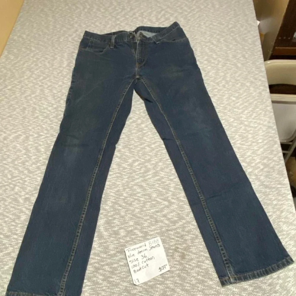 FreeWorld blue denim jeans  bootcut 100% cotton size 36. SKU-B188#denim